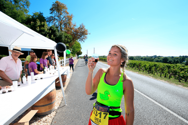 Francia:  c'è la maratona dove si beve vino e si mangia formaggio