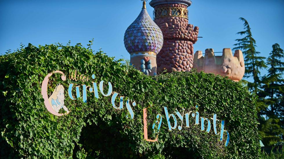 Disneyland: Alice's Curious Labyrinth