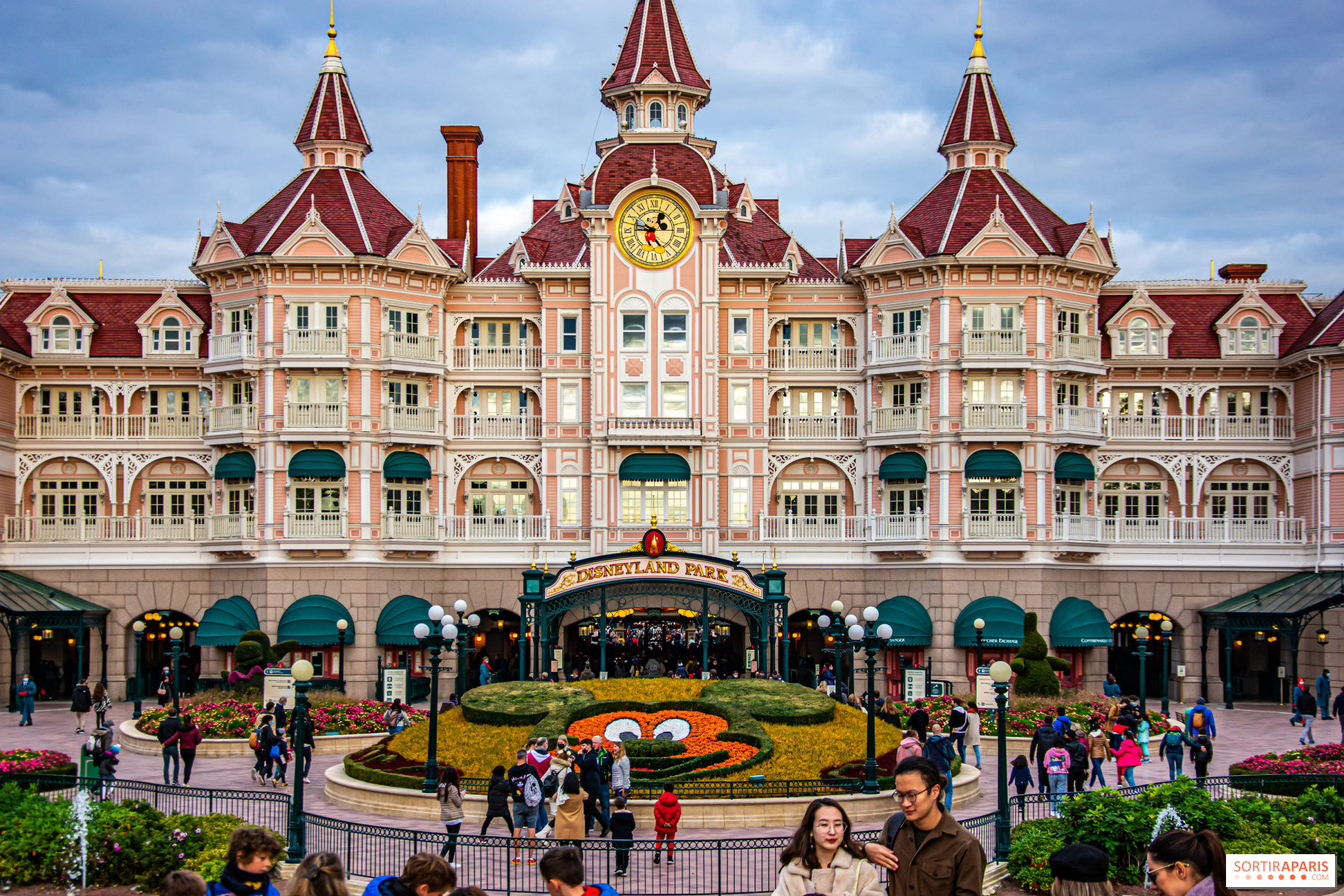 Disneyland Paris 🏰 Volo+ Hotel + biglietto + Accompagnatore  a prezzi incredibili